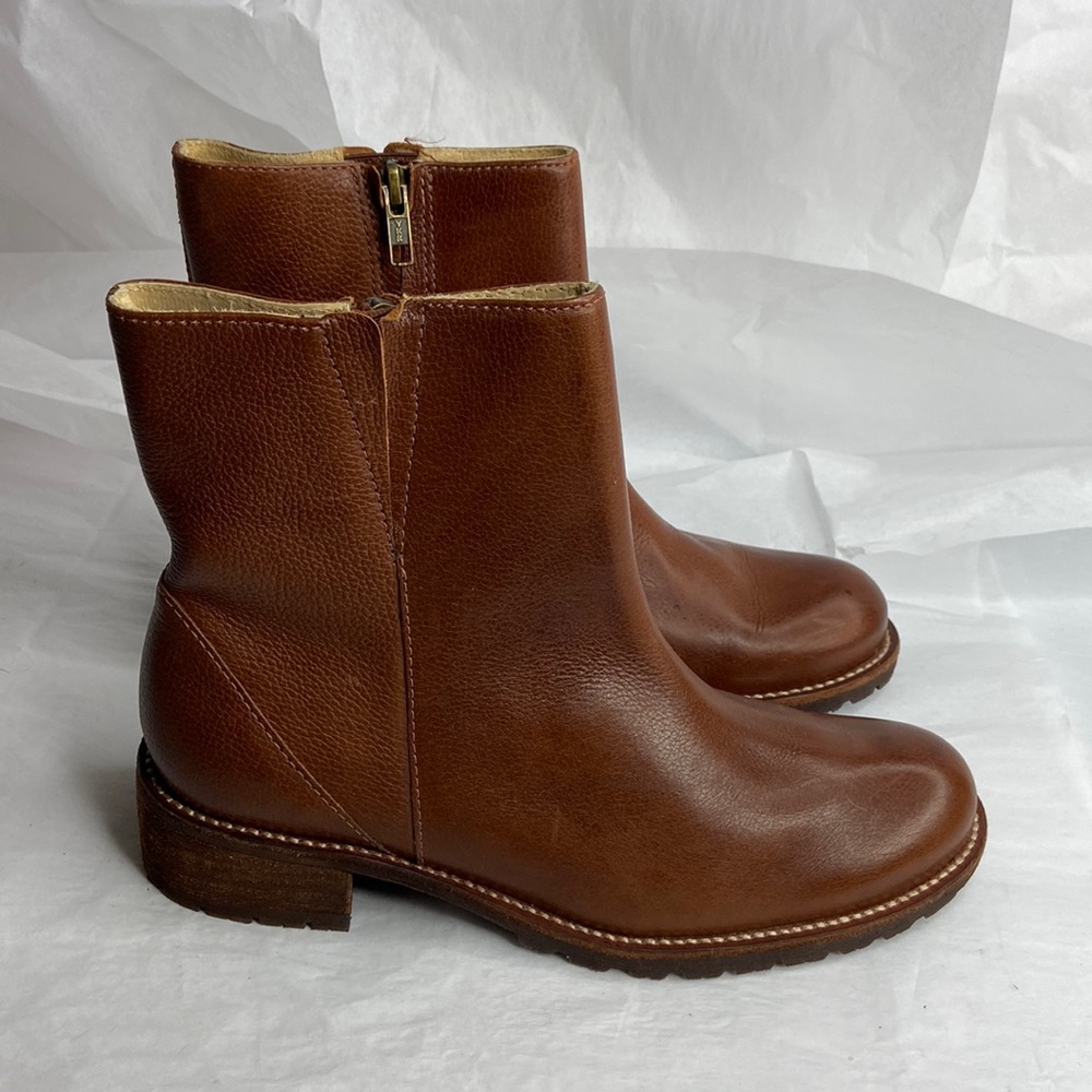 L.L.Bean size 7 brown like new ankle boots with 1.5” heel see pictures